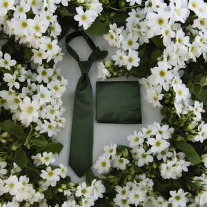 BOY'S HUNTER GREEN WINDSOR TIE & POCKET SQUARE BY LARR BRIO